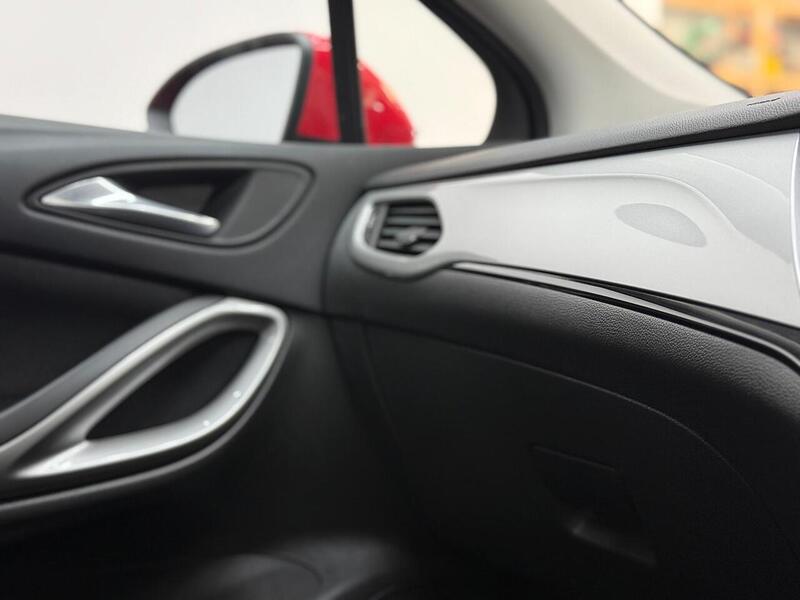 Vauxhall Astra 1.2 Turbo SRi VX Line Nav Euro 6 (s/s) 5dr - U323