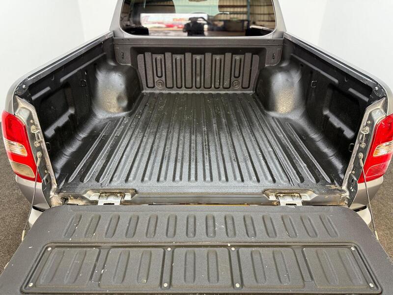 Mitsubishi L200 2.4 DI-D DC Warrior 4WD Euro 6 4dr - U324