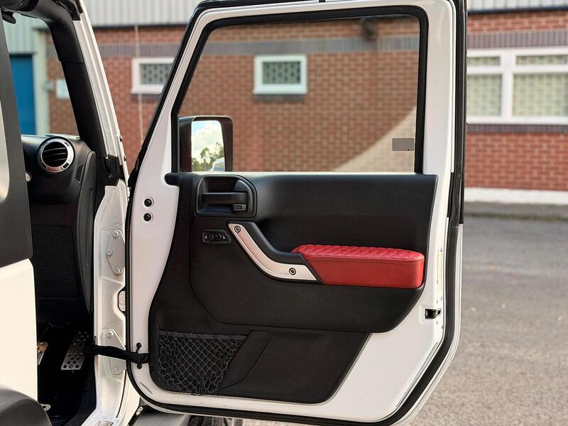 Jeep Wrangler 2.8 CRD Sahara Auto 4WD Euro 6 2dr - U389