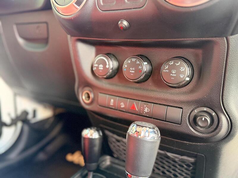 Jeep Wrangler 2.8 CRD Sahara Auto 4WD Euro 6 2dr - U389