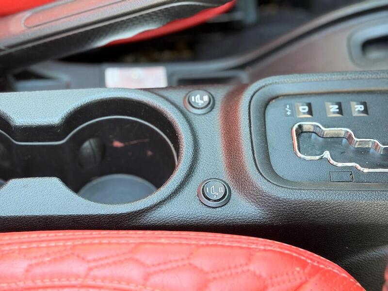 Jeep Wrangler 2.8 CRD Sahara Auto 4WD Euro 6 2dr - U389