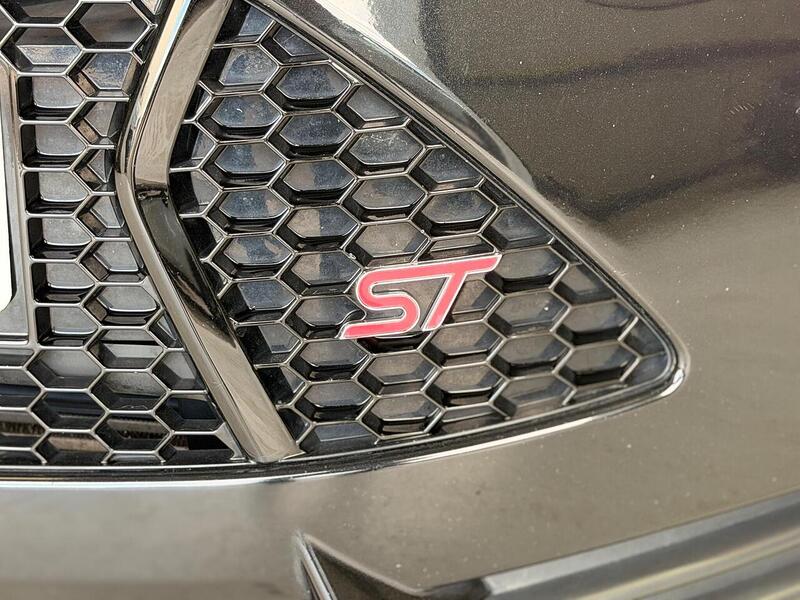 Ford Focus 2.0T EcoBoost ST-3 Euro 5 (s/s) 5dr - U390