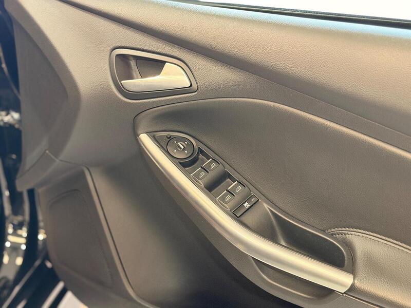 Ford Focus 2.0T EcoBoost ST-3 Euro 5 (s/s) 5dr - U390