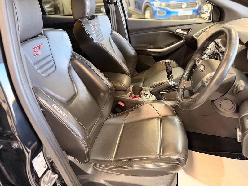 Ford Focus 2.0T EcoBoost ST-3 Euro 5 (s/s) 5dr - U390