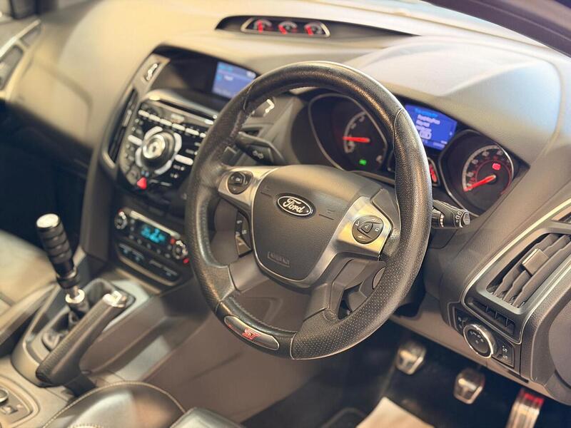 Ford Focus 2.0T EcoBoost ST-3 Euro 5 (s/s) 5dr - U390