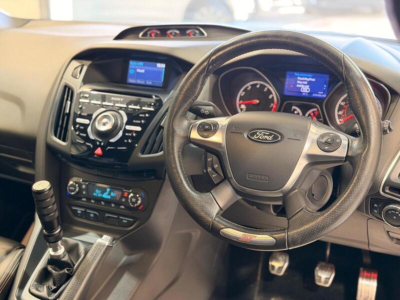 Ford Focus 2.0T EcoBoost ST-3 Euro 5 (s/s) 5dr - U390