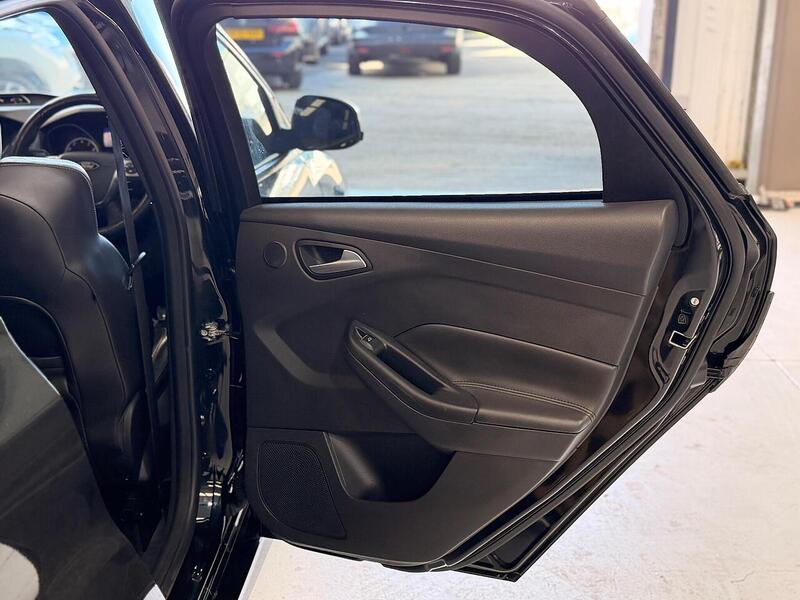 Ford Focus 2.0T EcoBoost ST-3 Euro 5 (s/s) 5dr - U390