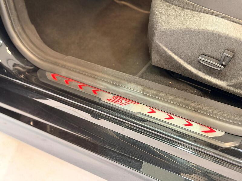 Ford Focus 2.0T EcoBoost ST-3 Euro 5 (s/s) 5dr - U390