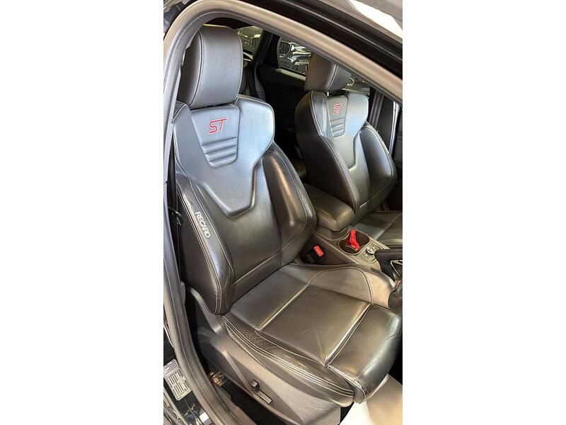 Ford Focus 2.0T EcoBoost ST-3 Euro 5 (s/s) 5dr - U390