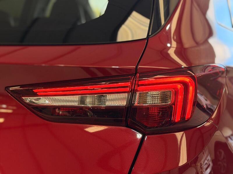 Vauxhall Grandland X 1.2 Turbo SRi Nav Auto Euro 6 (s/s) 5dr - U401