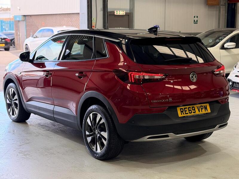 Vauxhall Grandland X 1.2 Turbo SRi Nav Auto Euro 6 (s/s) 5dr - U401