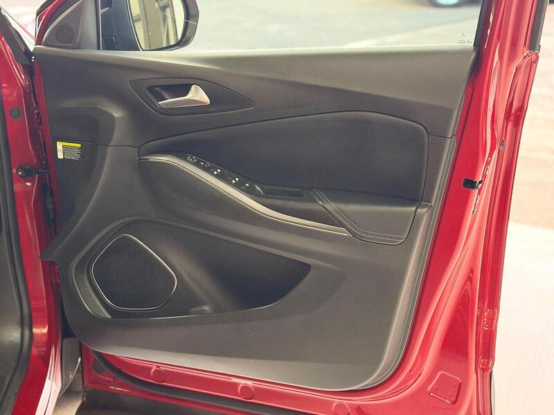 Vauxhall Grandland X 1.2 Turbo SRi Nav Auto Euro 6 (s/s) 5dr - U401