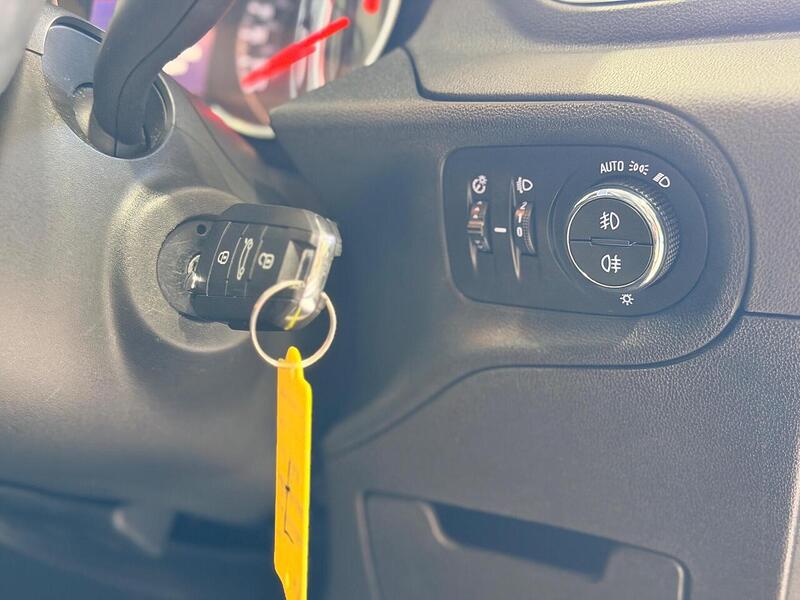 Vauxhall Grandland X 1.2 Turbo SRi Nav Auto Euro 6 (s/s) 5dr - U401