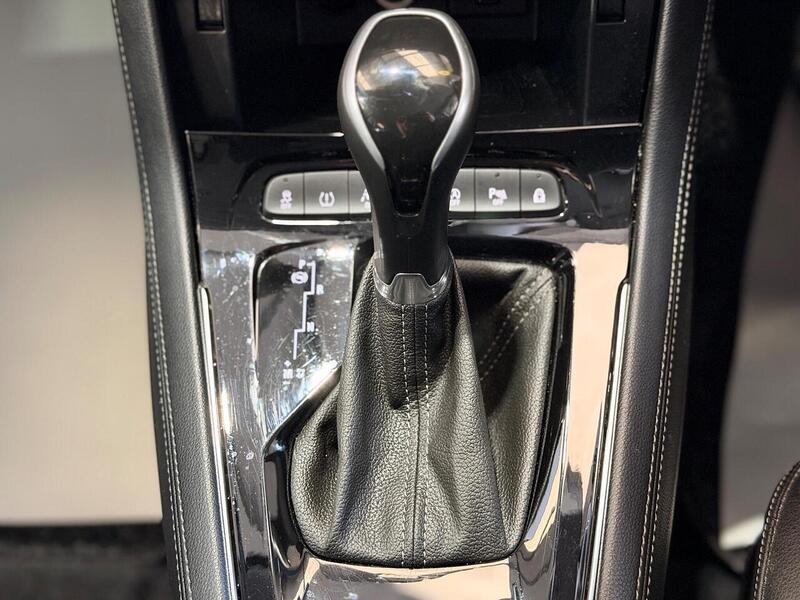 Vauxhall Grandland X 1.2 Turbo SRi Nav Auto Euro 6 (s/s) 5dr - U401