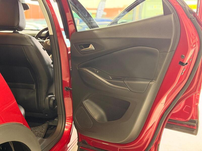 Vauxhall Grandland X 1.2 Turbo SRi Nav Auto Euro 6 (s/s) 5dr - U401