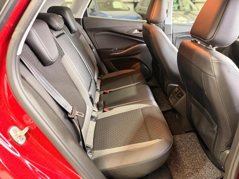 Vauxhall Grandland X 1.2 Turbo SRi Nav Auto Euro 6 (s/s) 5dr - U401