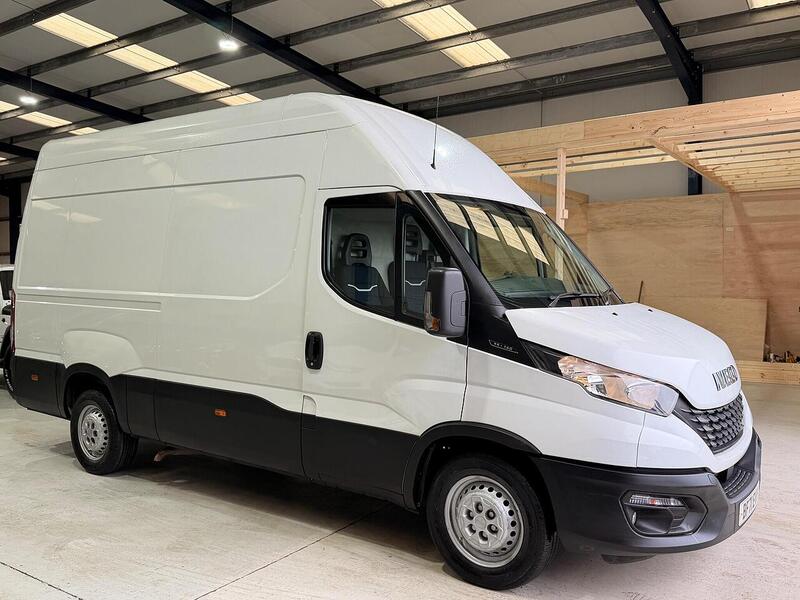 Iveco Daily 2.3D HPI 14V 35S 3520 MWB H2 Euro 6 (s/s) 5dr - U421
