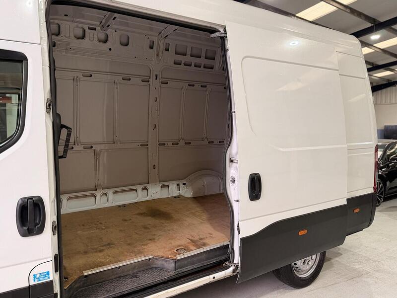 Iveco Daily 2.3D HPI 14V 35S 3520 MWB H2 Euro 6 (s/s) 5dr - U421