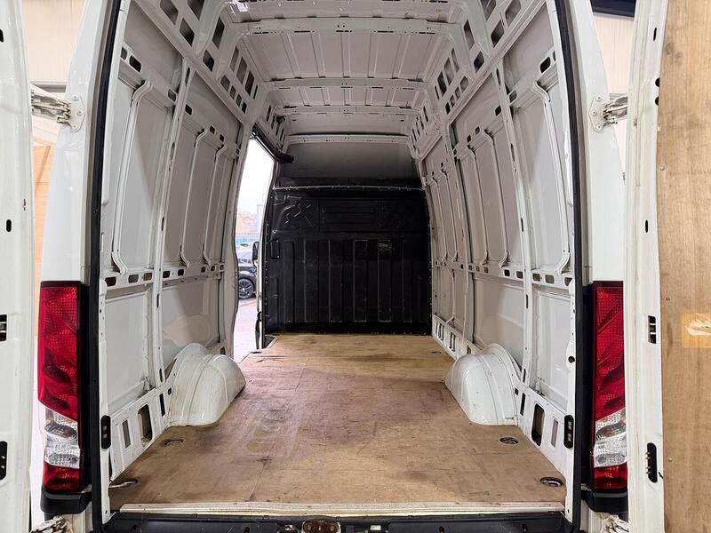 Iveco Daily 2.3D HPI 14V 35S 3520 MWB H2 Euro 6 (s/s) 5dr - U421