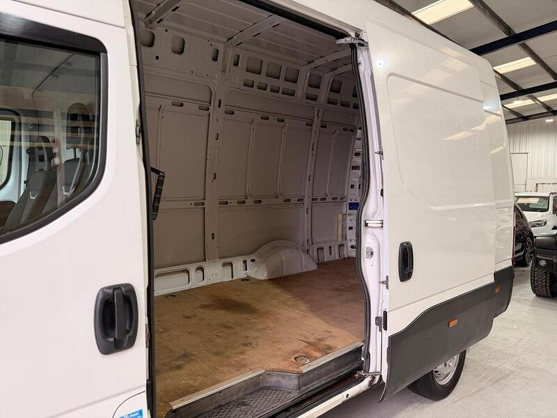Iveco Daily 2.3D HPI 14V 35S 3520 MWB H2 Euro 6 (s/s) 5dr - U421