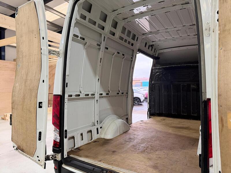 Iveco Daily 2.3D HPI 14V 35S 3520 MWB H2 Euro 6 (s/s) 5dr - U421