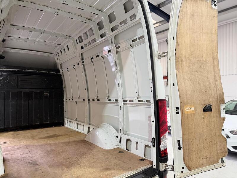 Iveco Daily 2.3D HPI 14V 35S 3520 MWB H2 Euro 6 (s/s) 5dr - U421