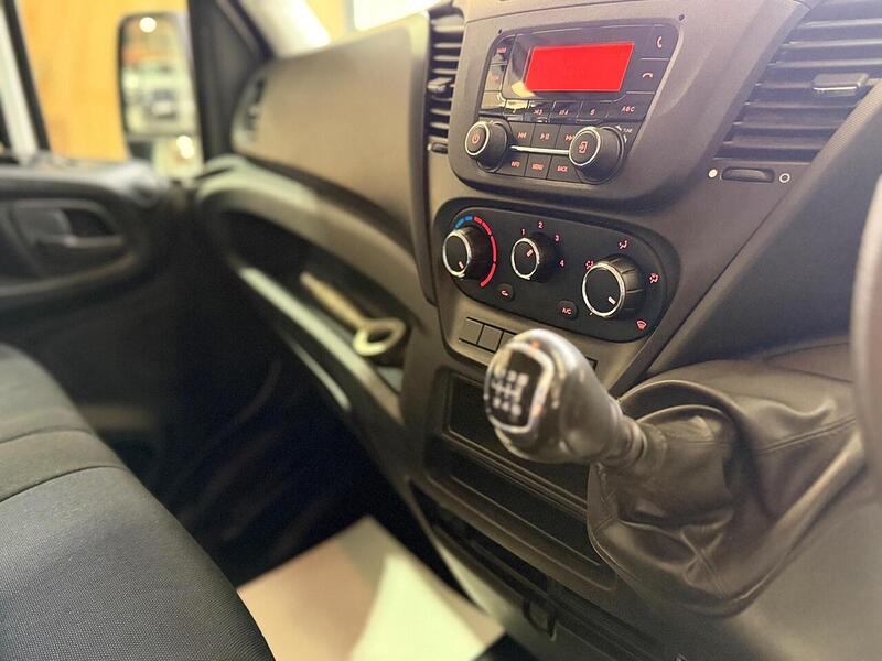 Iveco Daily 2.3D HPI 14V 35S 3520 MWB H2 Euro 6 (s/s) 5dr - U421