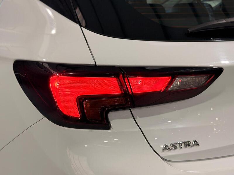 Vauxhall Astra 1.2 Turbo Elite Nav Euro 6 (s/s) 5dr - U429