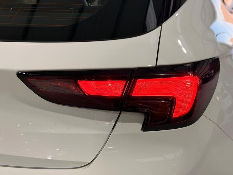 Vauxhall Astra 1.2 Turbo Elite Nav Euro 6 (s/s) 5dr - U429