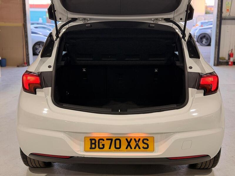 Vauxhall Astra 1.2 Turbo Elite Nav Euro 6 (s/s) 5dr - U429