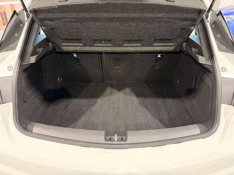 Vauxhall Astra 1.2 Turbo Elite Nav Euro 6 (s/s) 5dr - U429