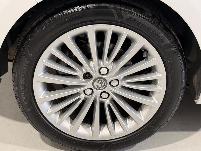 Vauxhall Astra 1.2 Turbo Elite Nav Euro 6 (s/s) 5dr - U429