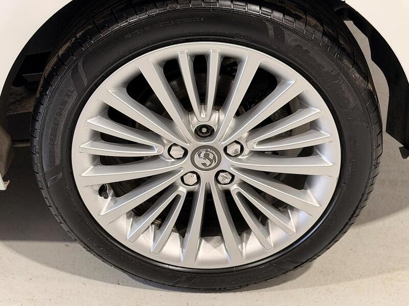 Vauxhall Astra 1.2 Turbo Elite Nav Euro 6 (s/s) 5dr - U429