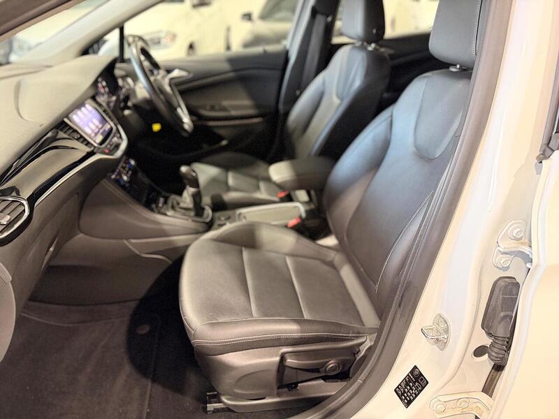 Vauxhall Astra 1.2 Turbo Elite Nav Euro 6 (s/s) 5dr - U429