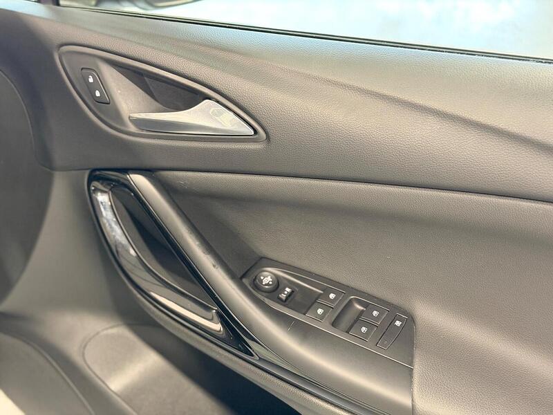 Vauxhall Astra 1.2 Turbo Elite Nav Euro 6 (s/s) 5dr - U429