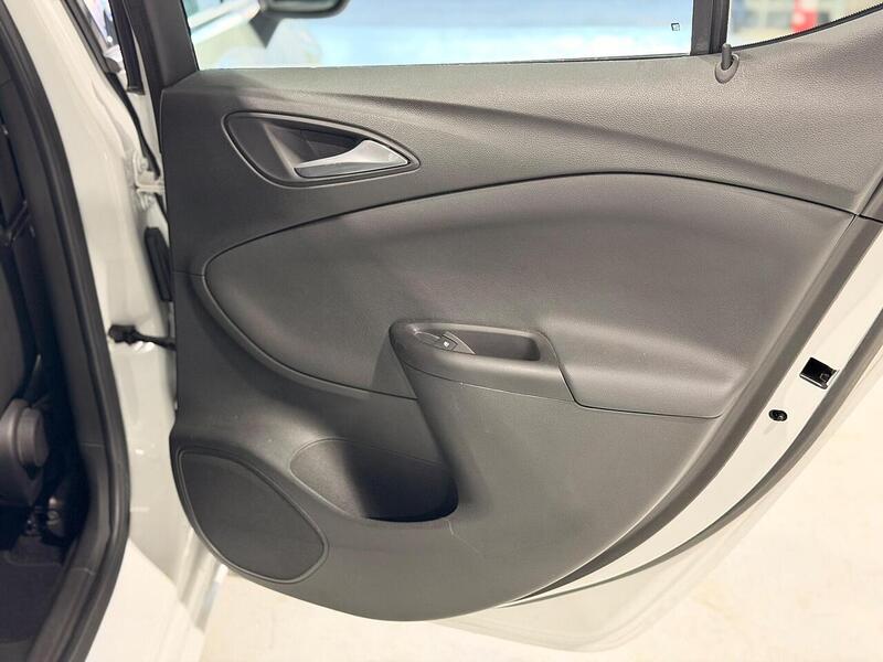 Vauxhall Astra 1.2 Turbo Elite Nav Euro 6 (s/s) 5dr - U429