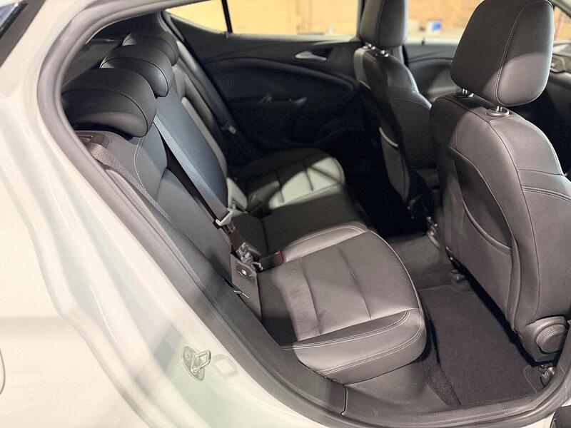 Vauxhall Astra 1.2 Turbo Elite Nav Euro 6 (s/s) 5dr - U429