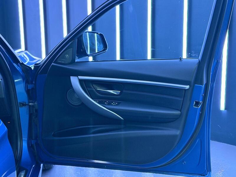 BMW 3 Series 2.0 320i M Sport Shadow Edition Touring Auto Euro 6 (s/s) 5dr - U452