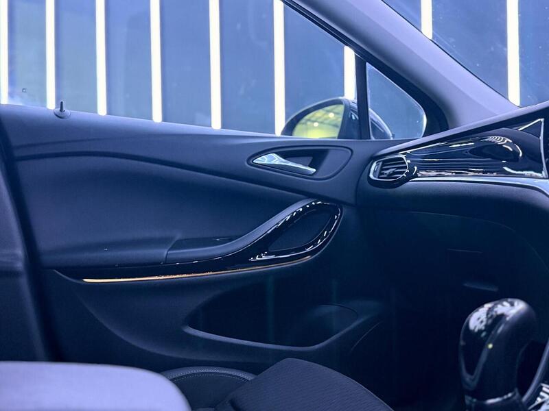 Vauxhall Astra 1.6 CDTi BlueInjection Griffin Euro 6 (s/s) 5dr - U460