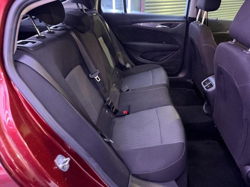 Vauxhall Insignia 1.6 Turbo D ecoTEC Design Nav Grand Sport Euro 6 (s/s) 5dr - U487