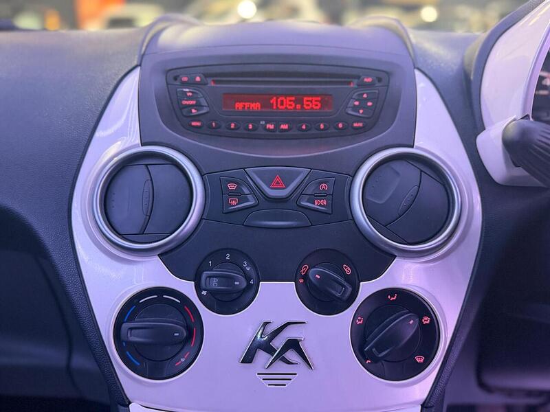 Ford Ka 1.2 Zetec Euro 5 (s/s) 3dr - U489