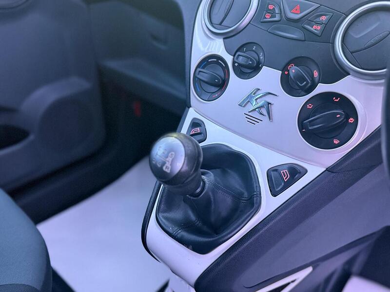 Ford Ka 1.2 Zetec Euro 5 (s/s) 3dr - U489