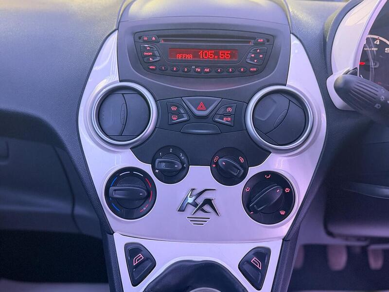 Ford Ka 1.2 Zetec Euro 5 (s/s) 3dr - U489