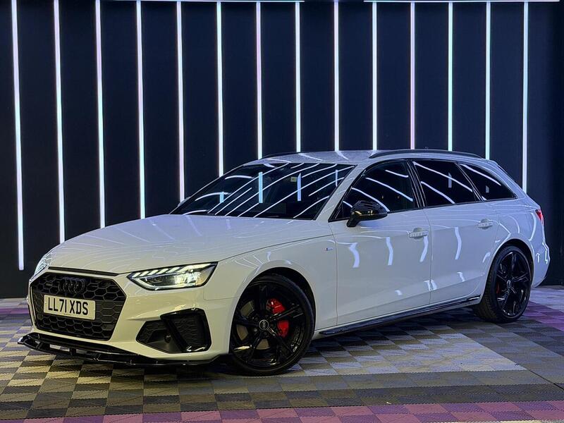 Audi A4 Avant 2.0 TDI 40 Black Edition S Tronic quattro Euro 6 (s/s) 5dr - U528
