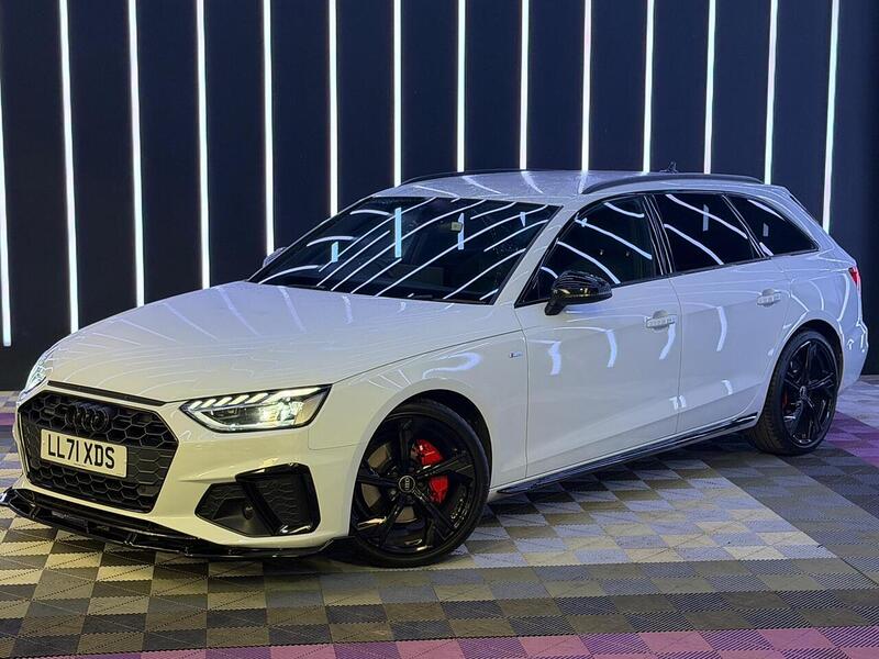 Audi A4 Avant 2.0 TDI 40 Black Edition S Tronic quattro Euro 6 (s/s) 5dr - U528