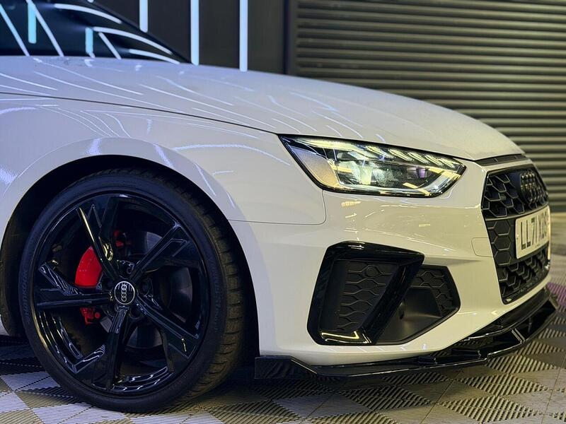 Audi A4 Avant 2.0 TDI 40 Black Edition S Tronic quattro Euro 6 (s/s) 5dr - U528