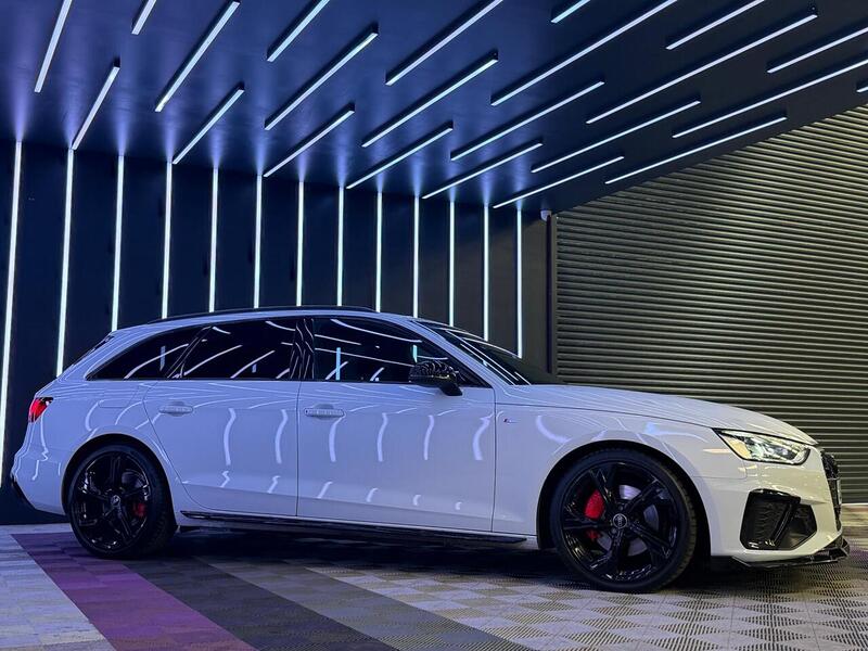 Audi A4 Avant 2.0 TDI 40 Black Edition S Tronic quattro Euro 6 (s/s) 5dr - U528