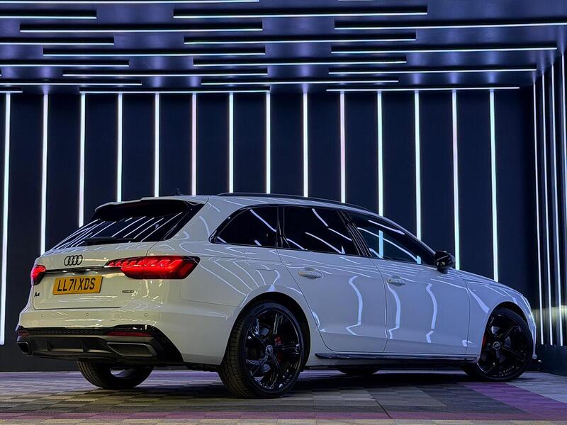 Audi A4 Avant 2.0 TDI 40 Black Edition S Tronic quattro Euro 6 (s/s) 5dr - U528
