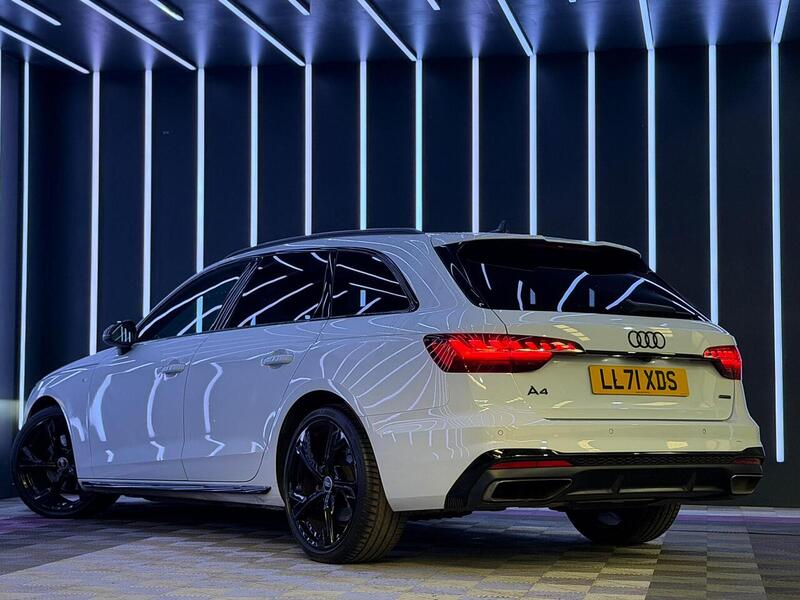 Audi A4 Avant 2.0 TDI 40 Black Edition S Tronic quattro Euro 6 (s/s) 5dr - U528