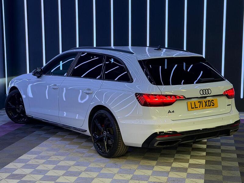 Audi A4 Avant 2.0 TDI 40 Black Edition S Tronic quattro Euro 6 (s/s) 5dr - U528